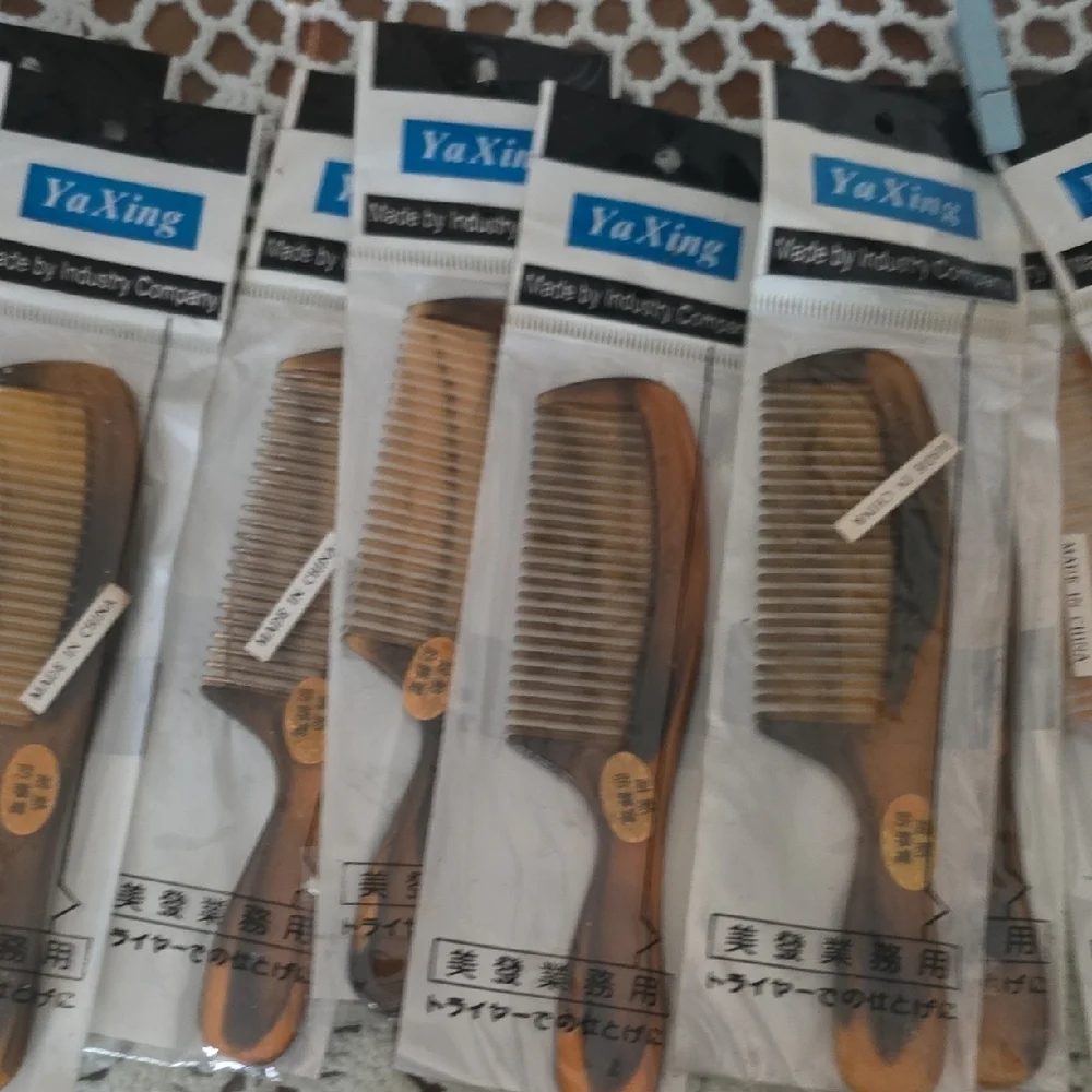 VINTAGE Brown Hair Comb